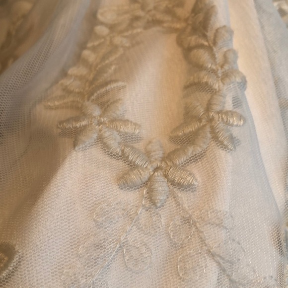 Boston Proper Lace Top with Appliqué Front - Picture 8 of 8